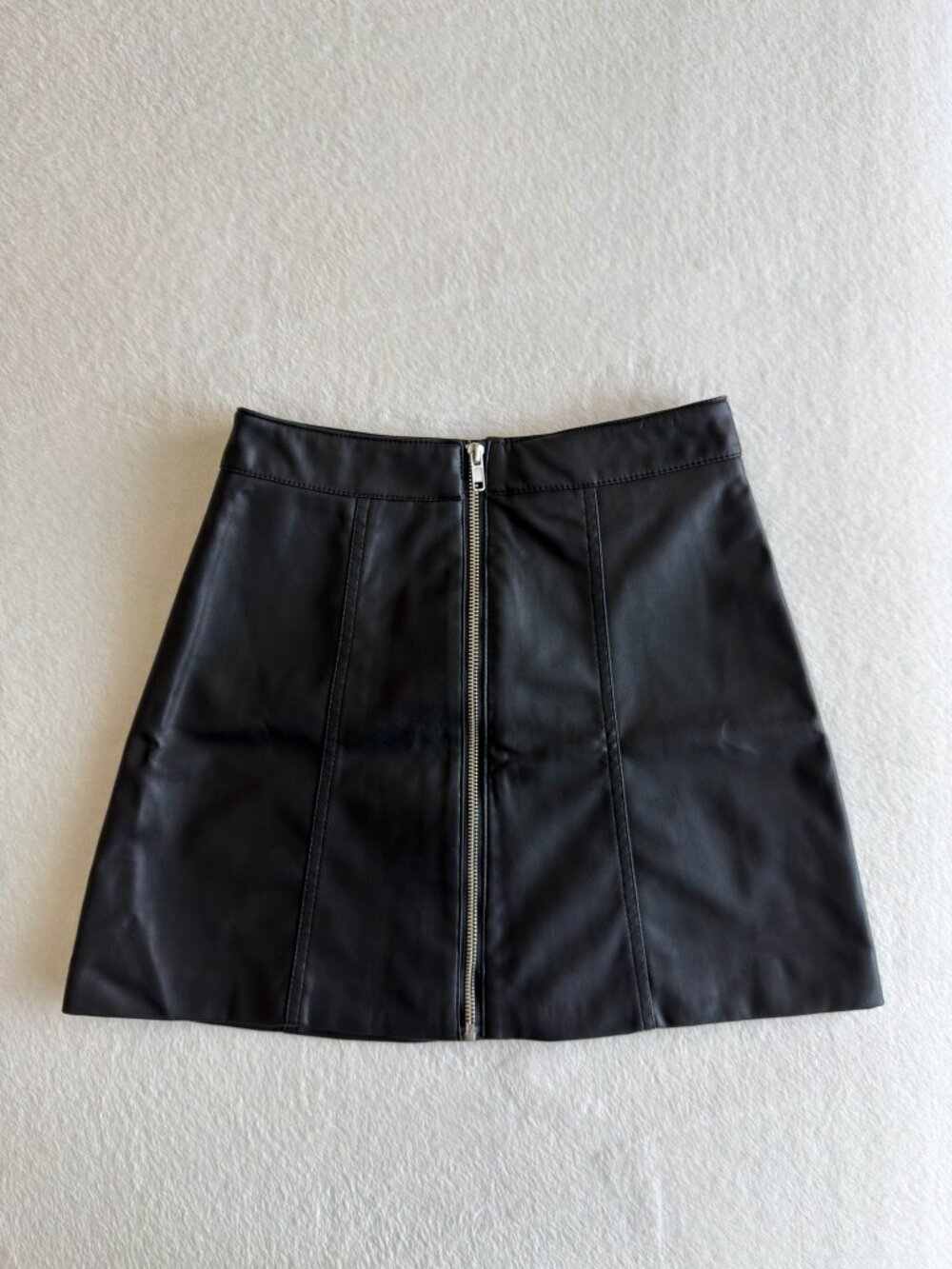 Black Faux Leather Mini Skirt Front Zip Y2K Goth Punk Clubwear Moto H&M Size 2